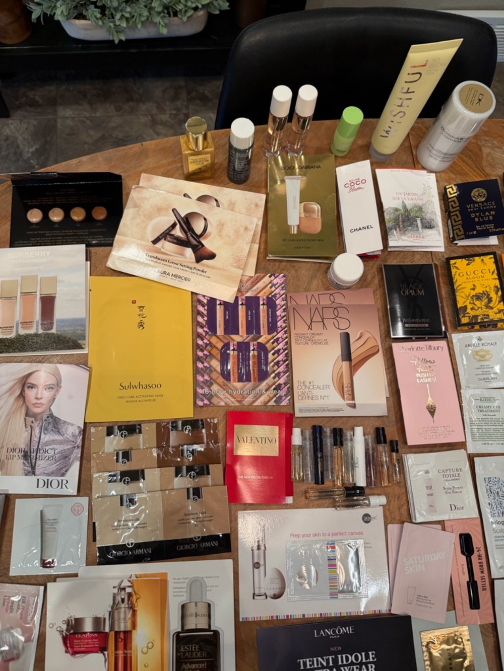 Mixed High-End Beauty Sample Lot - Assorted Brands - Neutral & Gold Accents - Picture 3 of 5